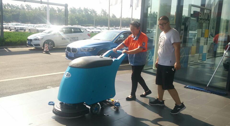 duang 。。  BMW汽车4S店与鼎洁清洁设备达成长期合作关系56